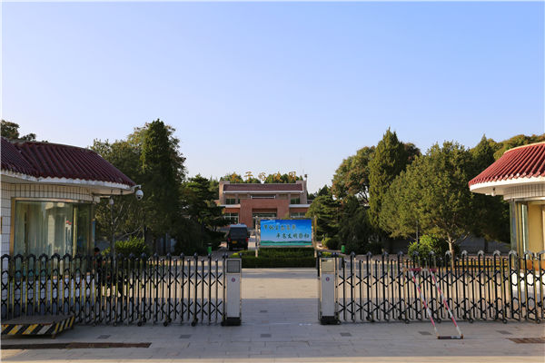 北京太子峪陵园正门
