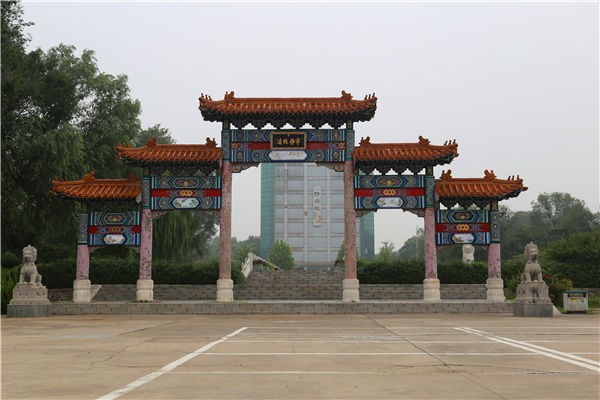 北京静安公墓正门