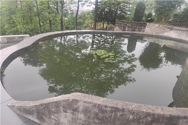 龙台山陵园水池