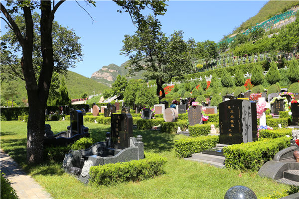 桃峰陵园墓区