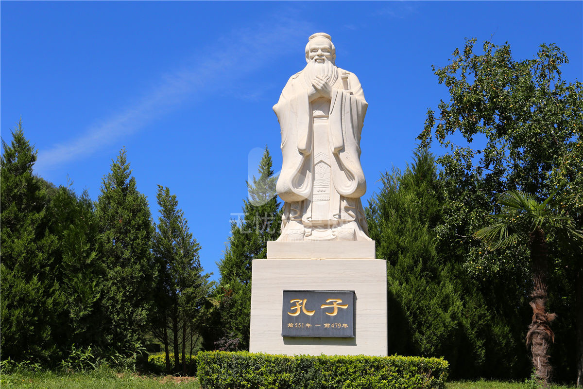 桃峰陵园孔子像