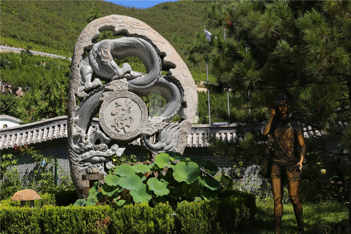 桃峰陵园艺术雕像