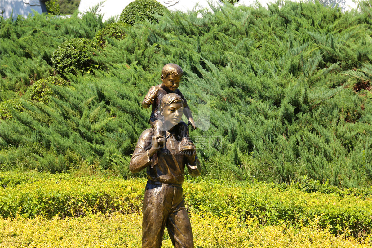 桃峰陵园父子雕像